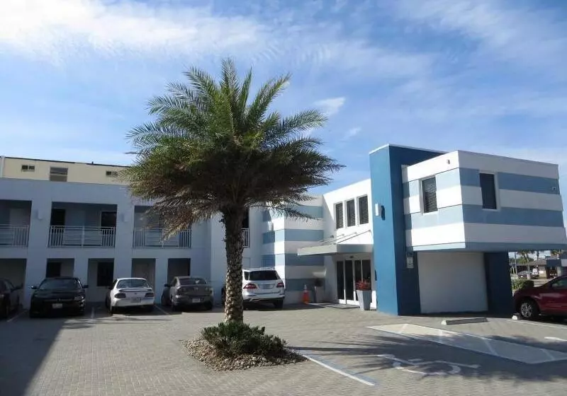 호텔 La Breeze Inn & Suites