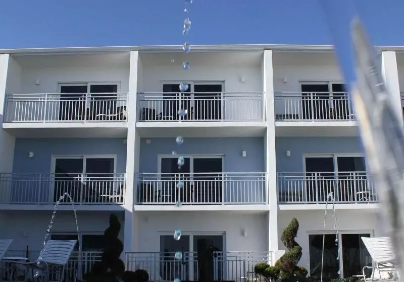 호텔 La Breeze Inn & Suites