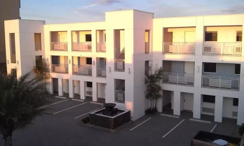 호텔 La Breeze Inn & Suites