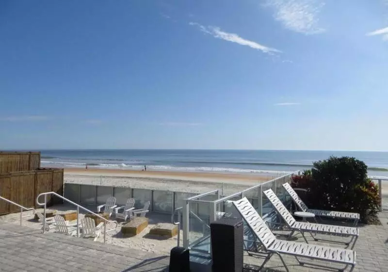 호텔 La Breeze Inn & Suites