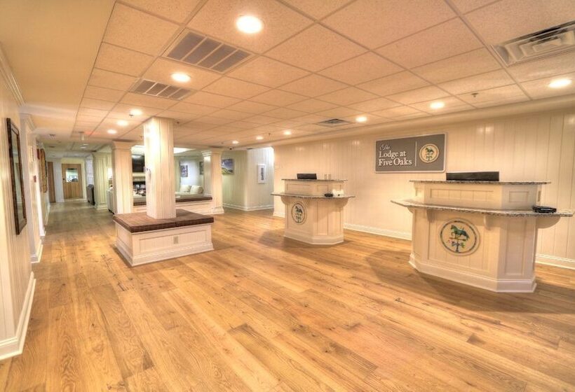 فندق Lodge At Five Oaks Pigeon Forge   Sevierville