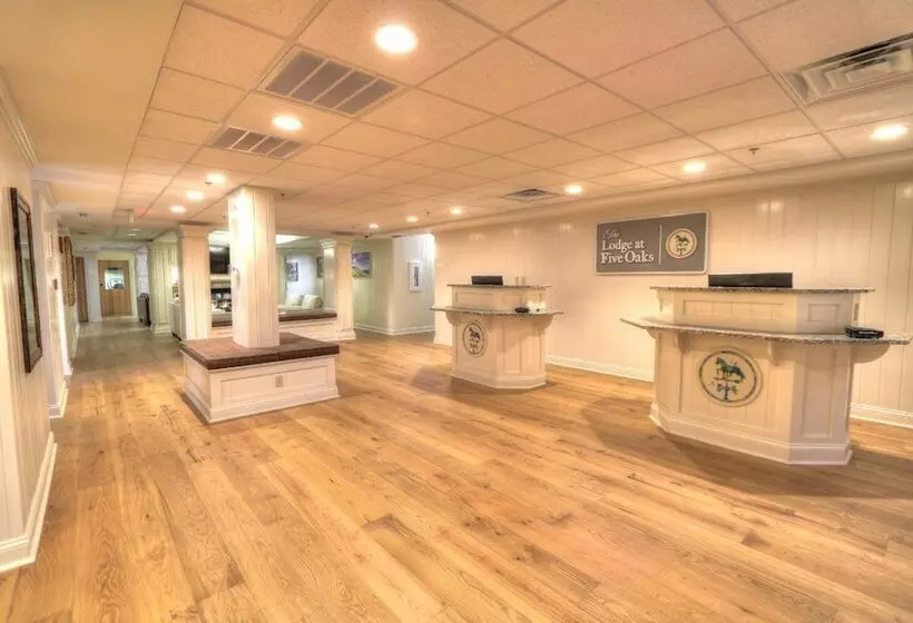 هتل Lodge At Five Oaks Pigeon Forge Sevierville