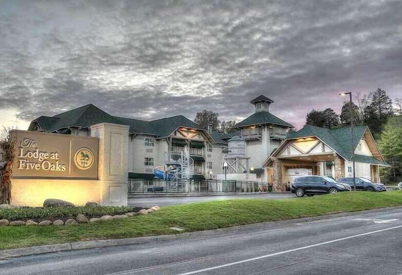 فندق Lodge At Five Oaks Pigeon Forge   Sevierville