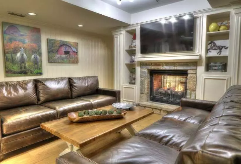 هتل Lodge At Five Oaks Pigeon Forge Sevierville