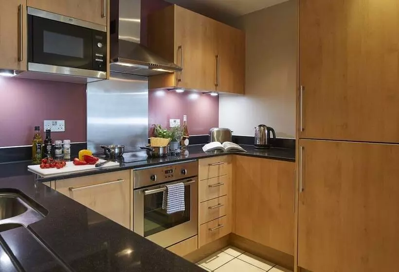 Marlin Apartments  London Bridge Empire Square