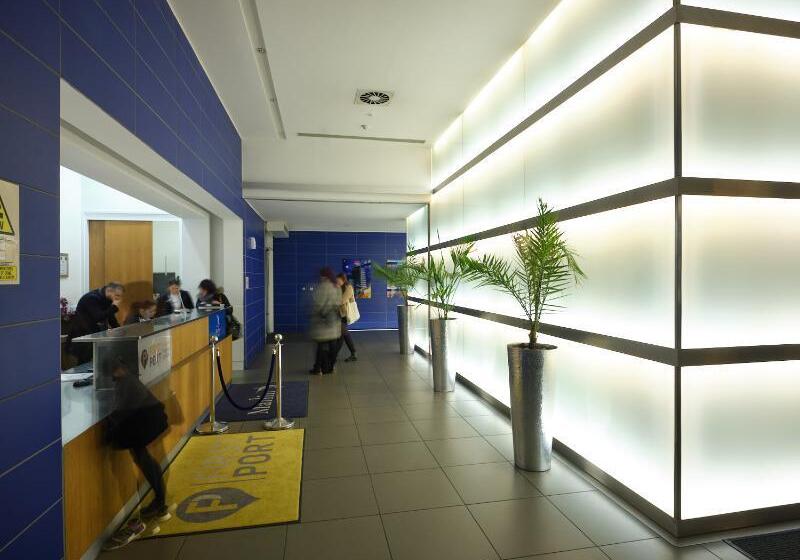 Marlin Apartments  London Bridge Empire Square