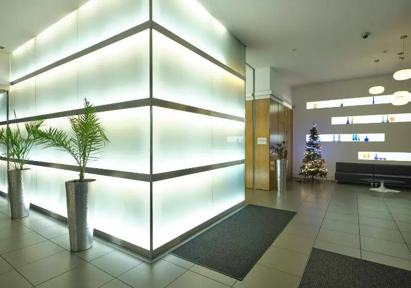 Marlin Apartments  London Bridge Empire Square