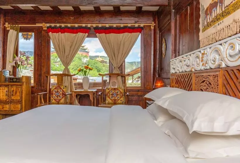 Hotelli Shangri La E Outfitting Boutique