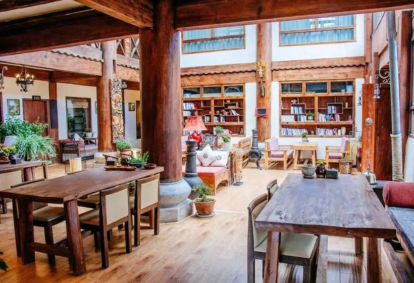 Hotelli Shangri La E Outfitting Boutique