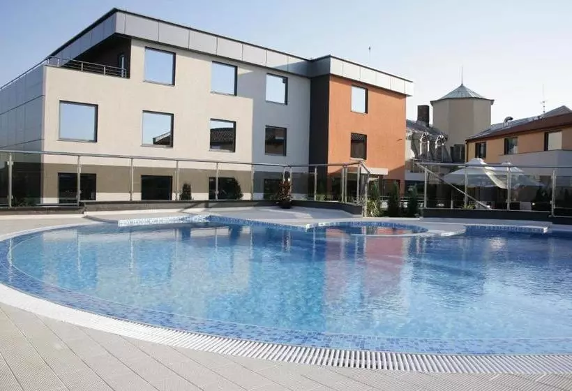 Cosmopolitan Hotel & Wellness