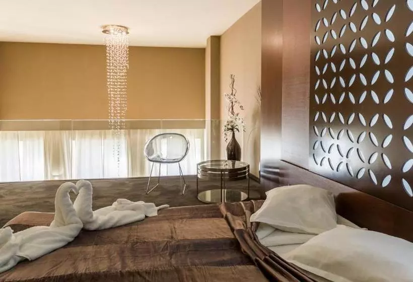 Cosmopolitan Hotel & Wellness