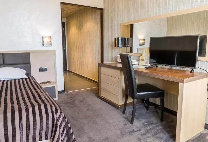 Cosmopolitan Hotel & Wellness