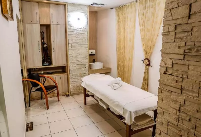 Cosmopolitan Hotel & Wellness