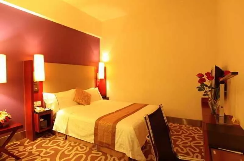 Shenzhen Caa Holy Sun Hotel, Luohu Railway Station