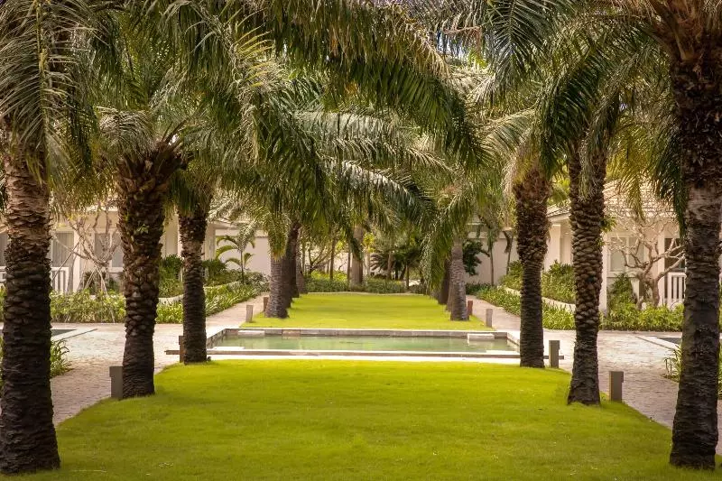 هتل Azerai Ke Ga Bay