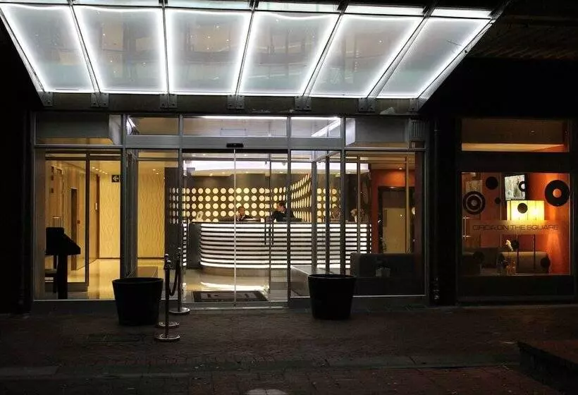 בית מלון כפרי Circa On The Square