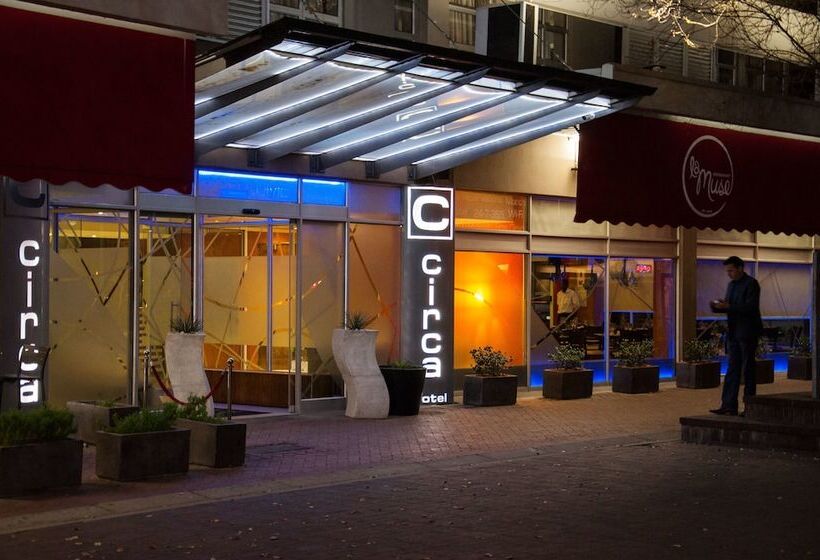 Hotel Circa On The Square