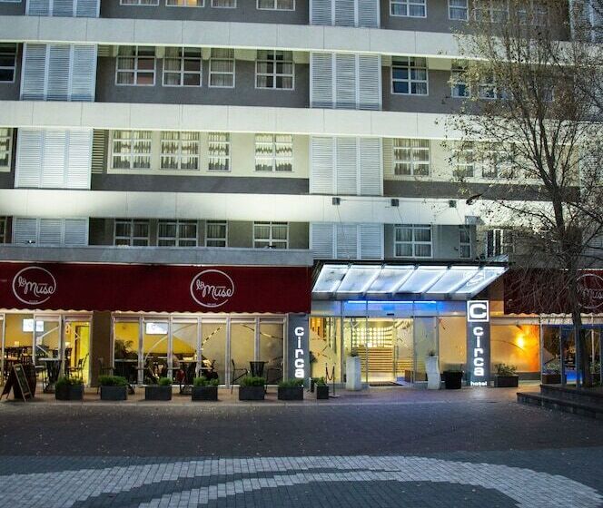 Hotel Circa On The Square