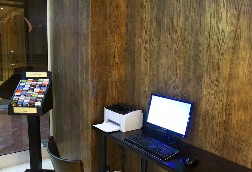 בית מלון כפרי Circa On The Square