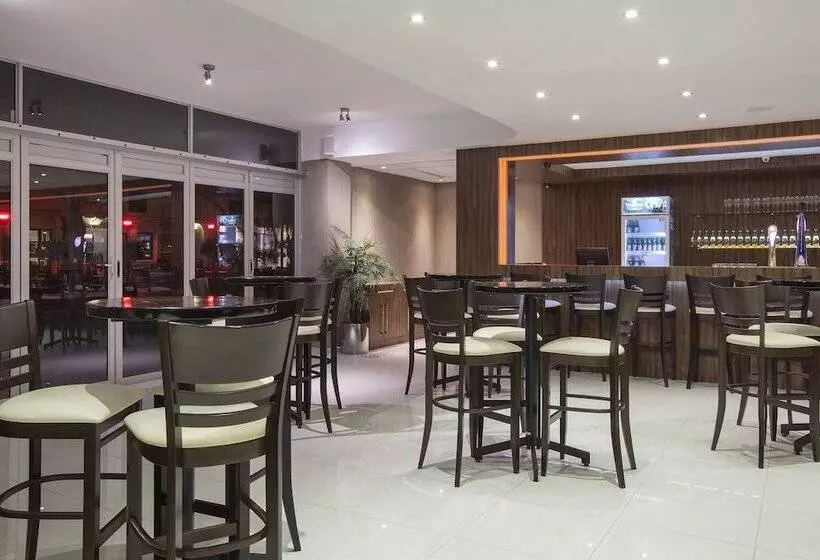 בית מלון כפרי Circa On The Square