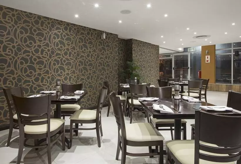 בית מלון כפרי Circa On The Square