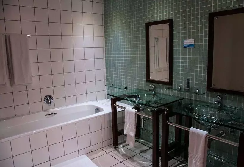 בית מלון כפרי Circa On The Square