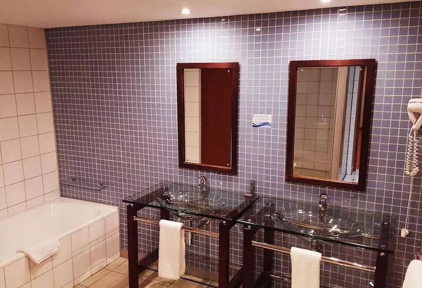 בית מלון כפרי Circa On The Square