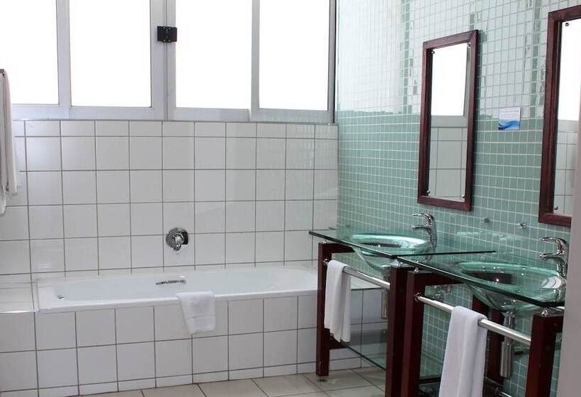 Hotel Circa On The Square