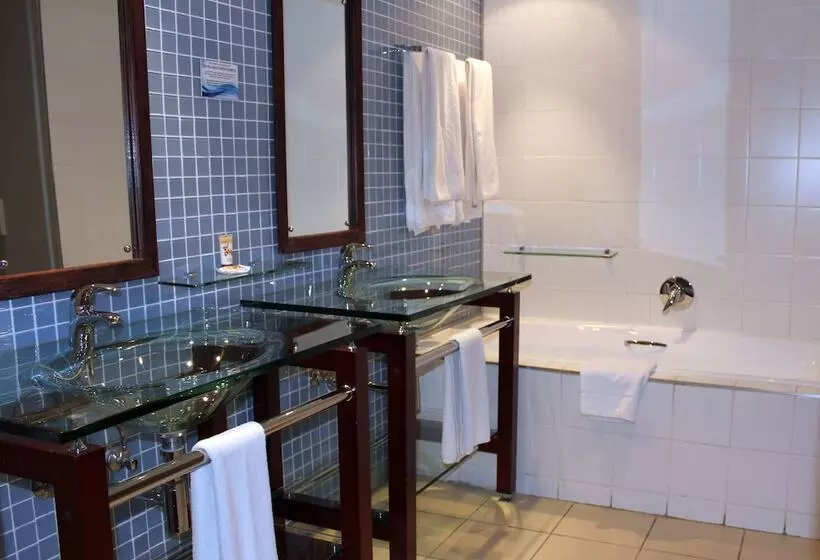 בית מלון כפרי Circa On The Square