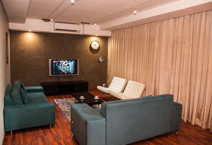 Hotel Circa On The Square