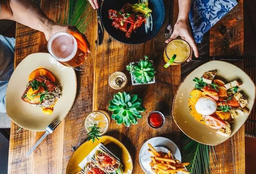 Estancia La Jolla Hotel & Spa