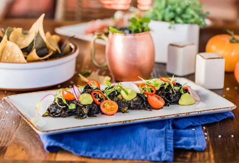 Estancia La Jolla Hotel & Spa