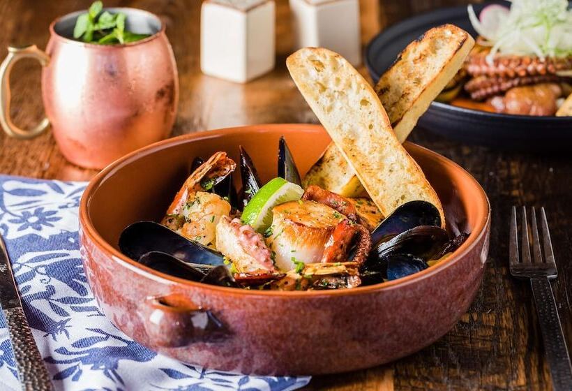 Estancia La Jolla Hotel & Spa