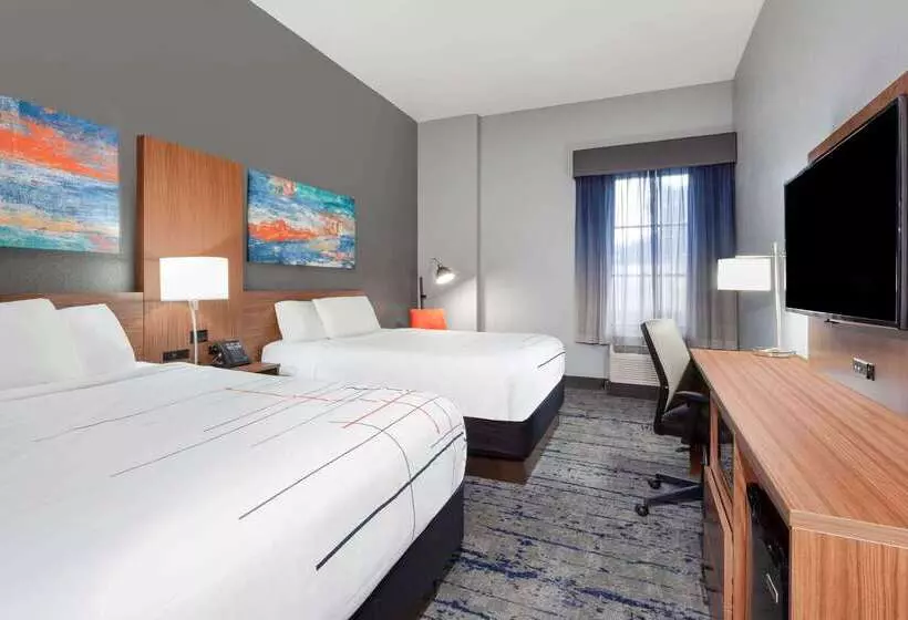 酒店 La Quinta Inn & Suites By Wyndham St. Petersburg Northeast