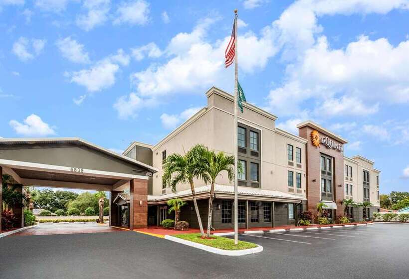 호텔 La Quinta Inn & Suites By Wyndham St. Petersburg Northeast