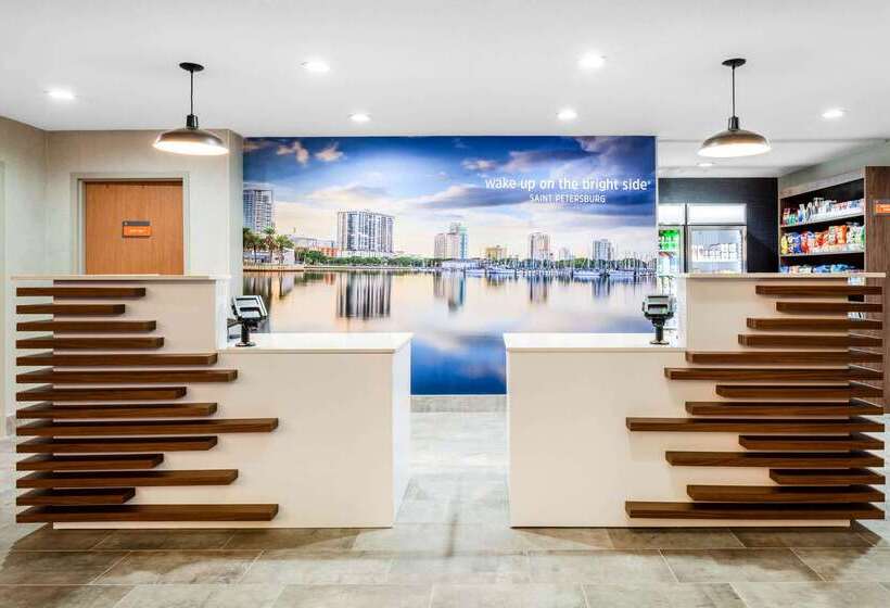 호텔 La Quinta Inn & Suites By Wyndham St. Petersburg Northeast