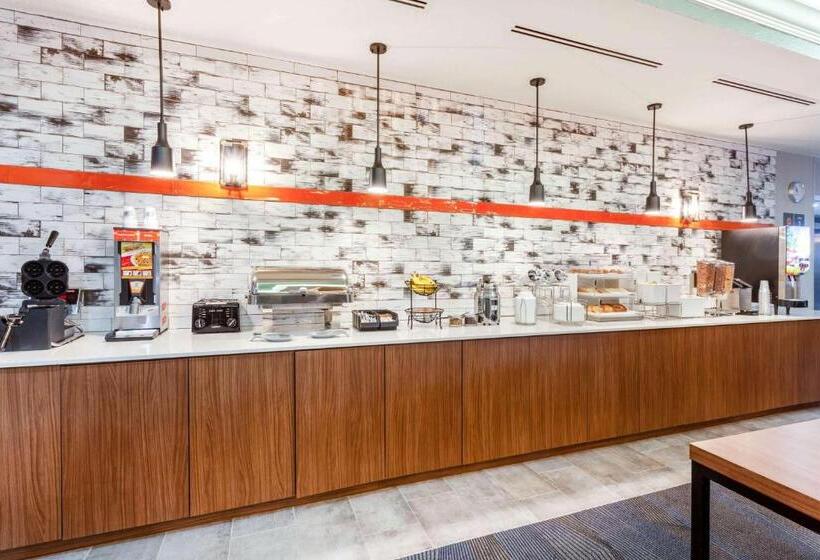 호텔 La Quinta Inn & Suites By Wyndham St. Petersburg Northeast