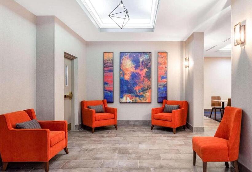 호텔 La Quinta Inn & Suites By Wyndham St. Petersburg Northeast