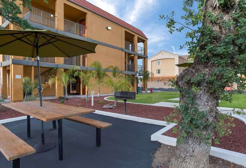 בית מלון כפרי Quality Inn Redding Near I5