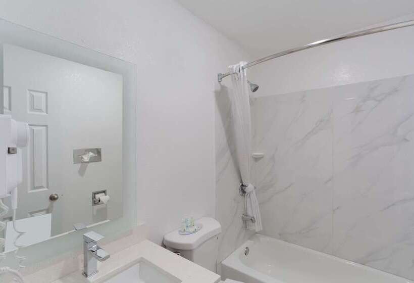 בית מלון כפרי Quality Inn Redding Near I5