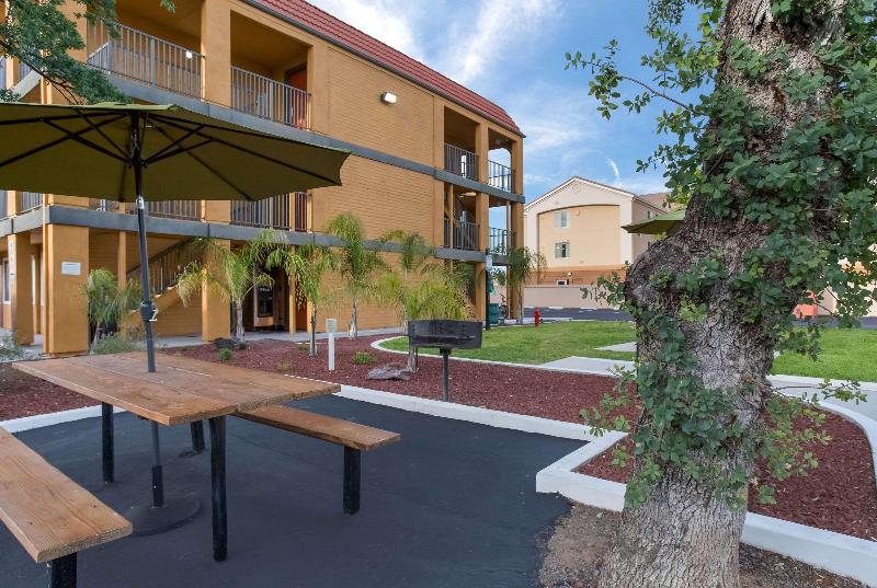 בית מלון כפרי Quality Inn Redding Near I5