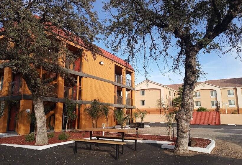 בית מלון כפרי Quality Inn Redding Near I5