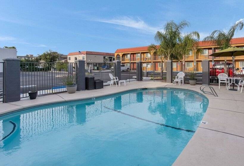 בית מלון כפרי Quality Inn Redding Near I5