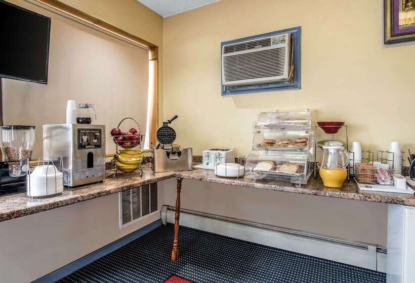 בית מלון כפרי Rodeway Inn Rutland