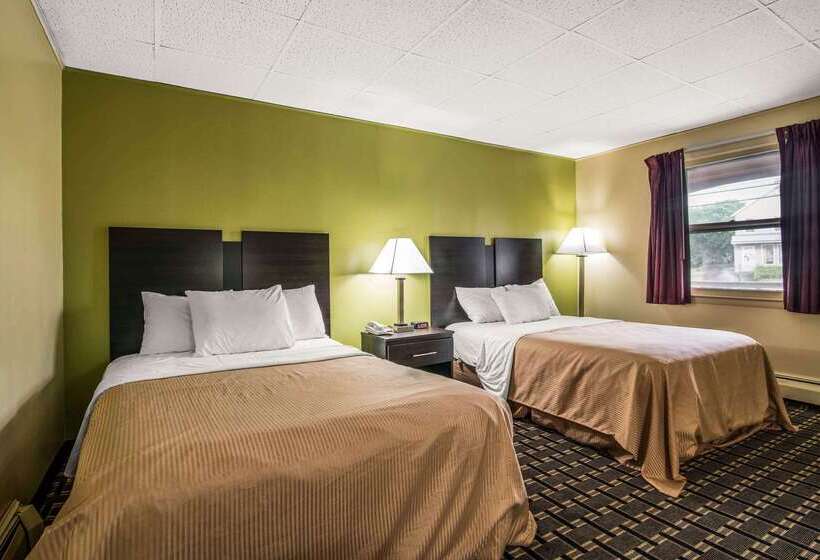 בית מלון כפרי Rodeway Inn Rutland