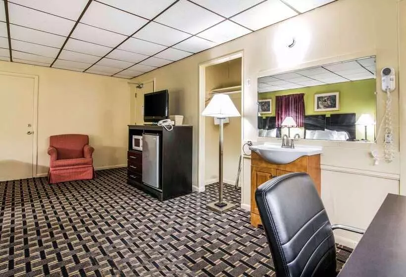 בית מלון כפרי Rodeway Inn Rutland