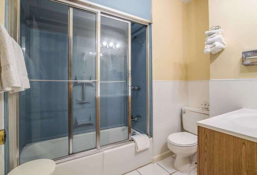 בית מלון כפרי Rodeway Inn Rutland