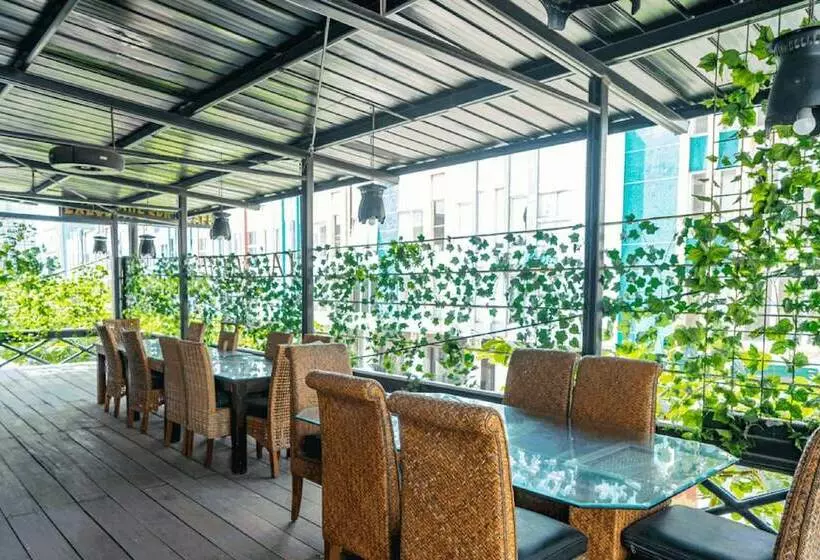 ホテル Reddoorz Plus Near Chadstone Mall