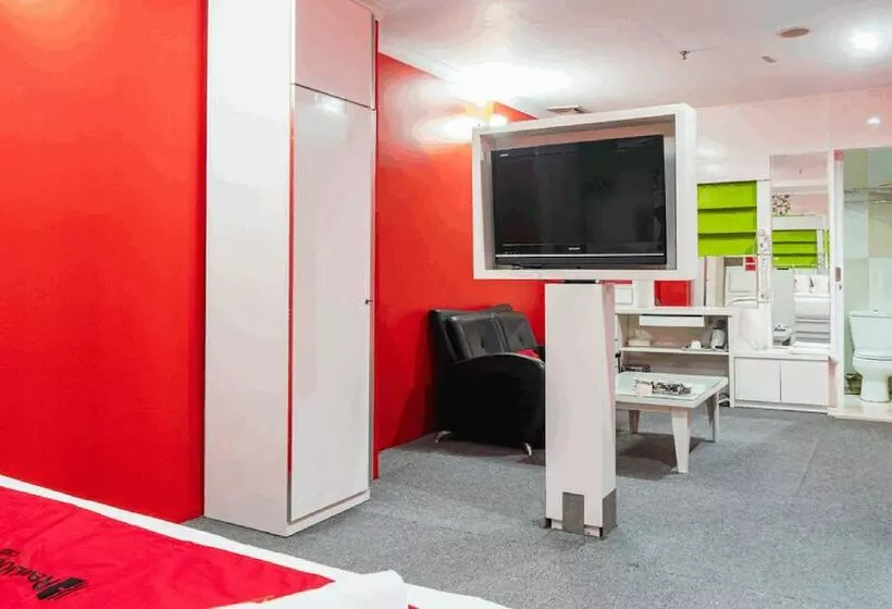 ホテル Reddoorz Plus Near Chadstone Mall