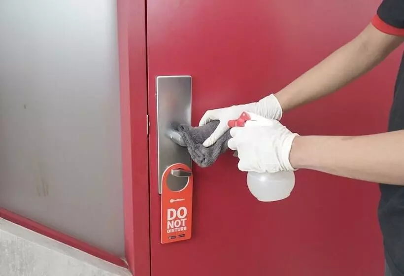 ホテル Reddoorz Plus Near Chadstone Mall